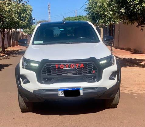 TOYOTA HILUX 2.8 D-4D TURBO DIESEL CD GR-S 4X4 AUTOMÁTICO